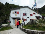 98 Con Rossella, l'amica rifugista del Rif. Longo